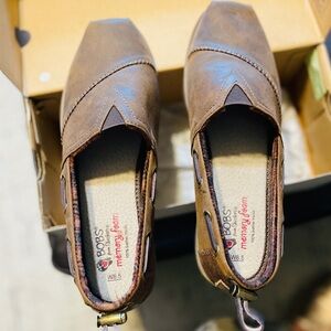 A brand new pair of BOBS women’s slip on brown shoes.